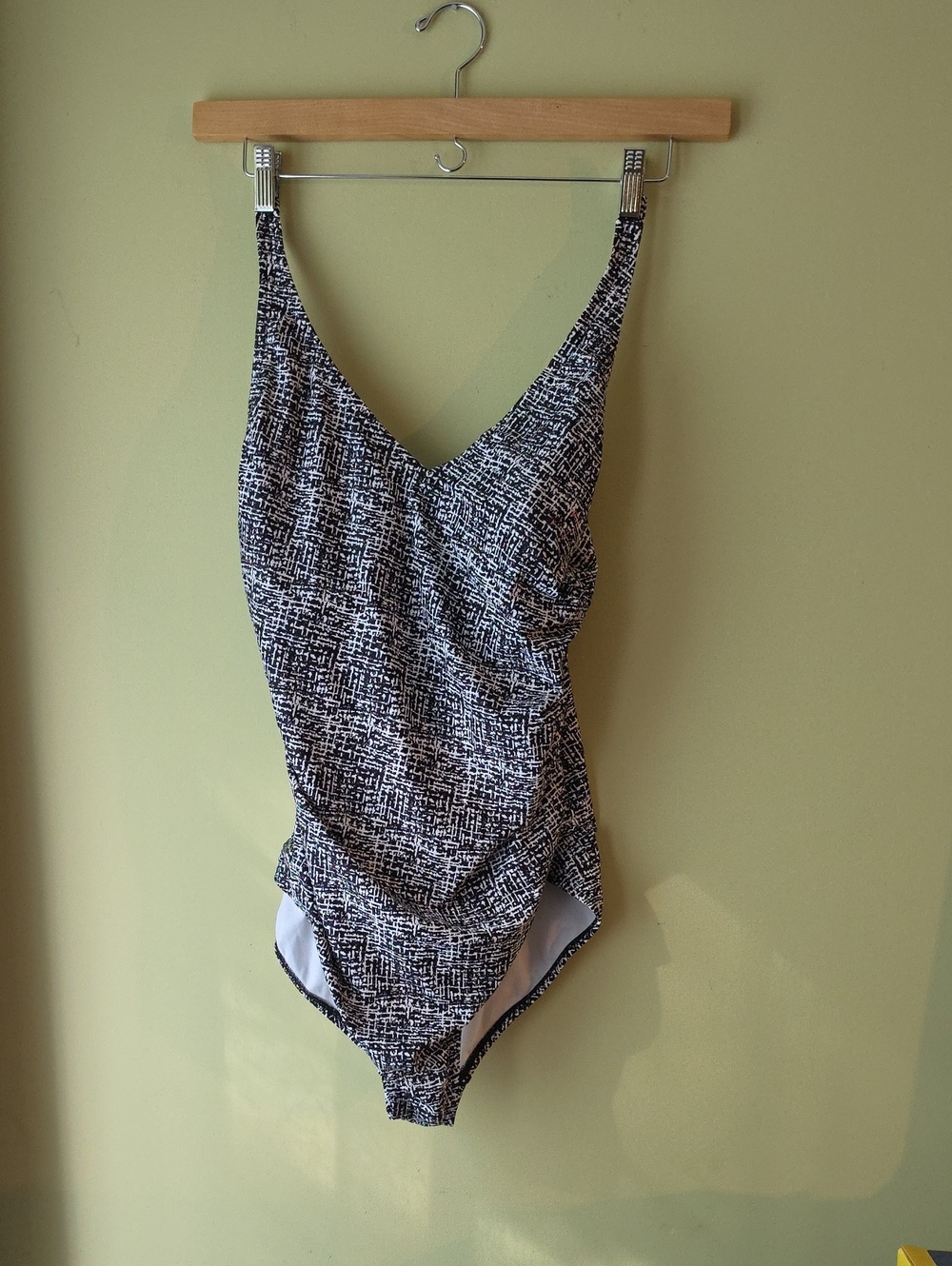 Speedo Black and White Textured-Print One-Piece Swimsuit
